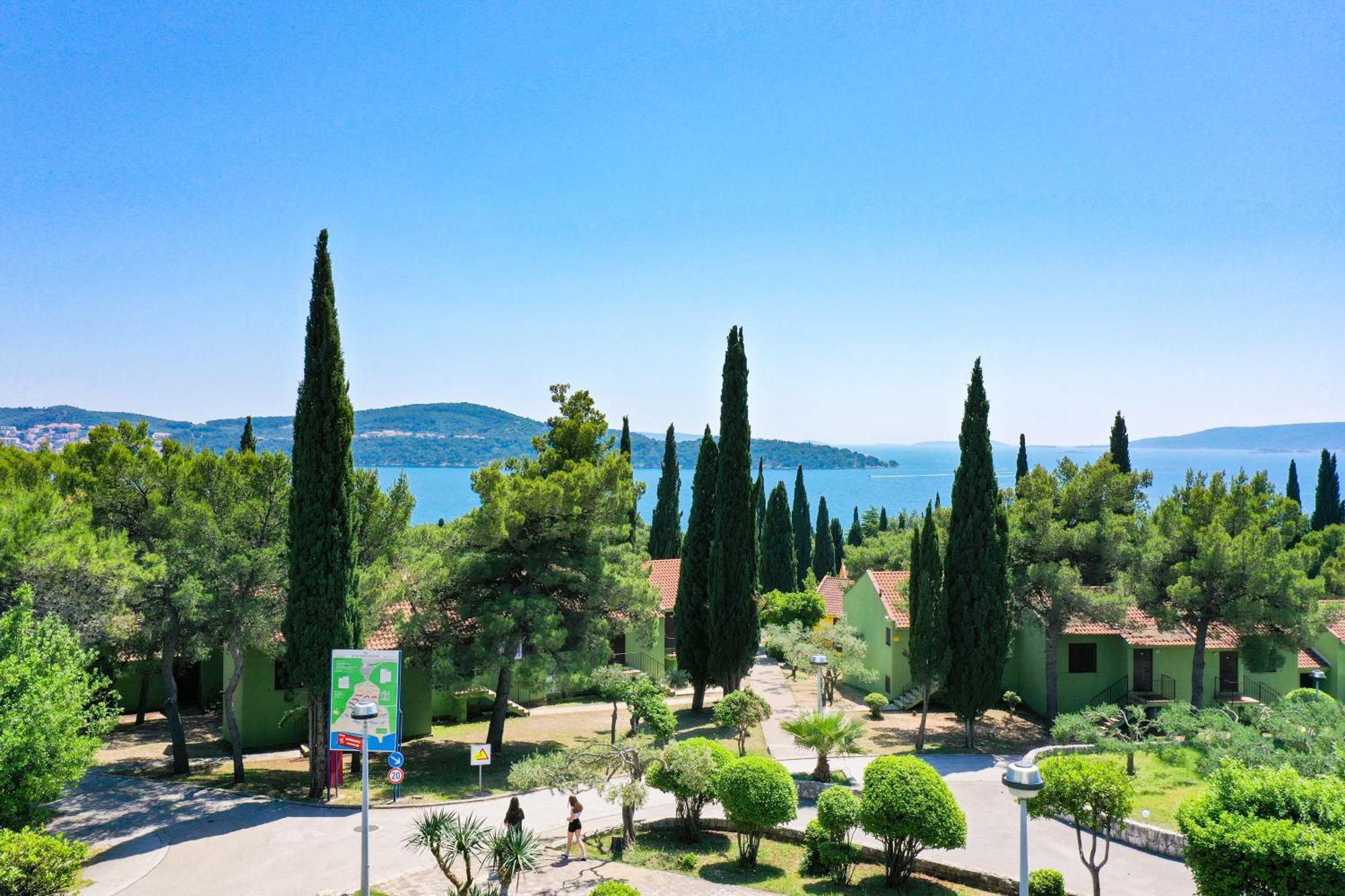 Apartments Medena Trogir Bagian luar foto