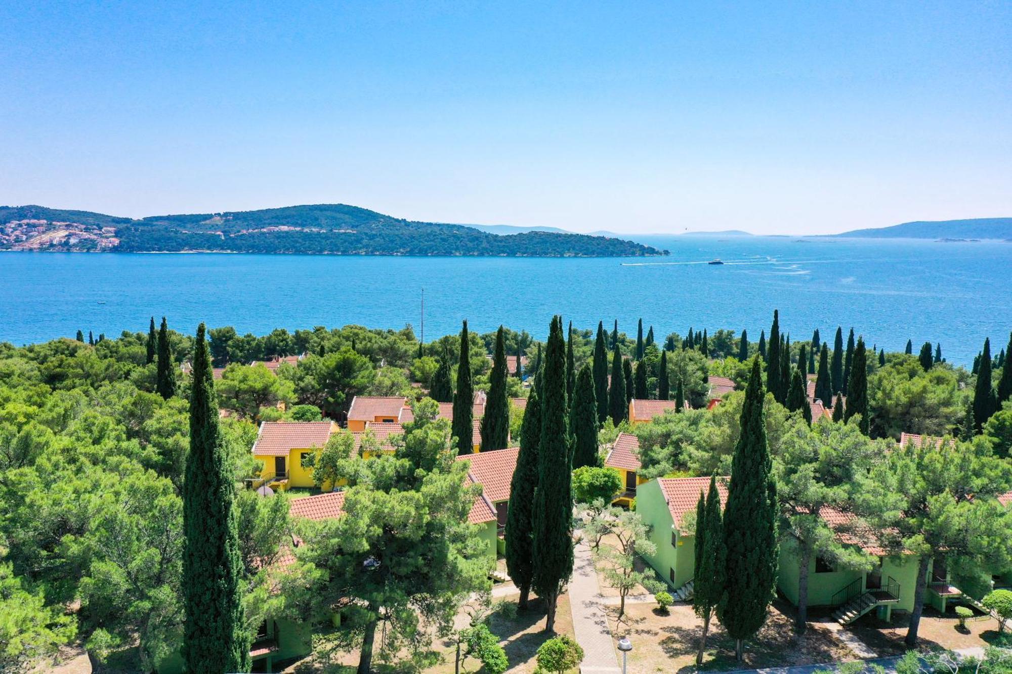 Apartments Medena Trogir Bagian luar foto